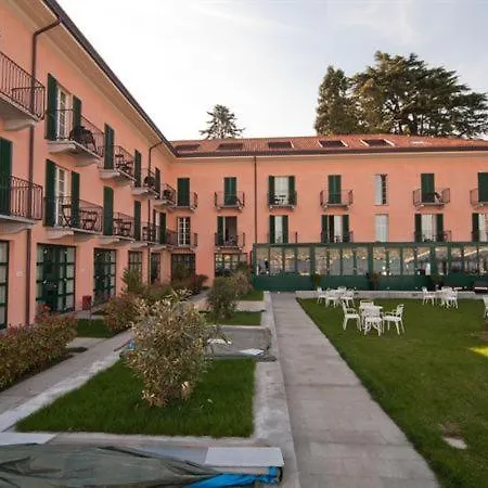 Sleeps 3 Pool Apartment